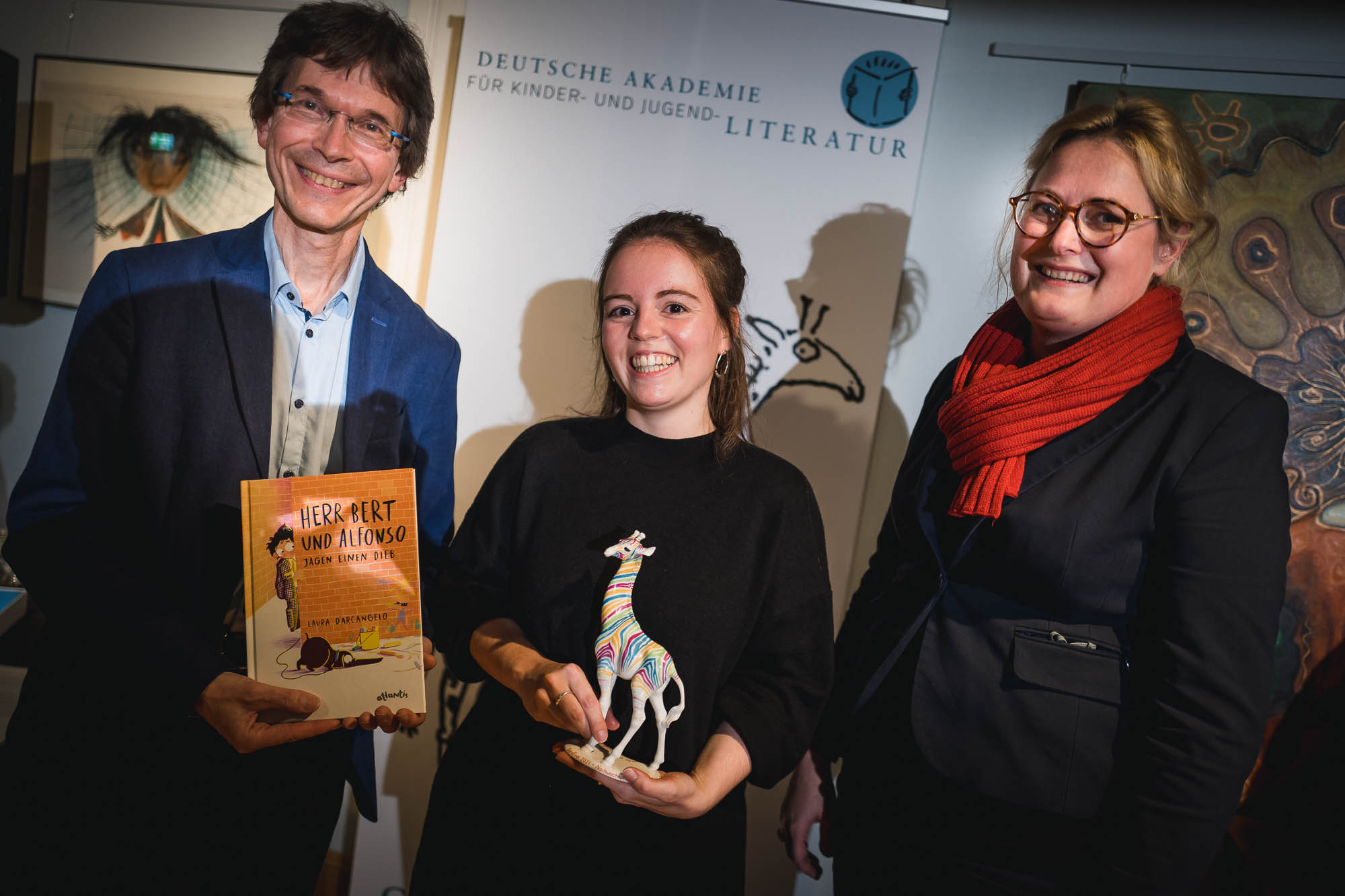 Serafina-Preisträgerin Laura D'Archangelo mit Stefan Hauck und Claudia Maria Pecher (Foto: Patrick Reymann)
