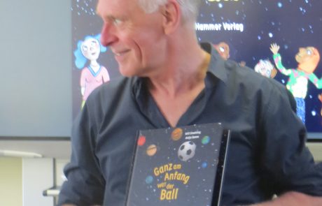 Anpfiff "Lese-Kick" 2025 in der Grundschule Stein/Mittelfranken (Foto: Akademie KJL)