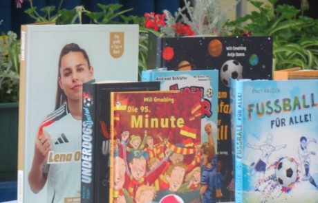 Anpfiff "Lese-Kick" 2025 in der Grundschule Stein/Mittelfranken (Foto: Akademie KJL)